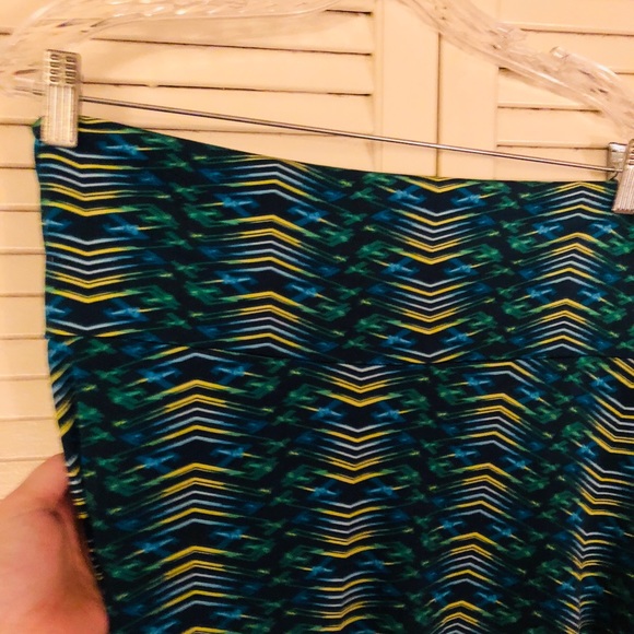 {LuLaRoe}Tribal/geometric pattern azure knee skirt - Picture 4 of 8